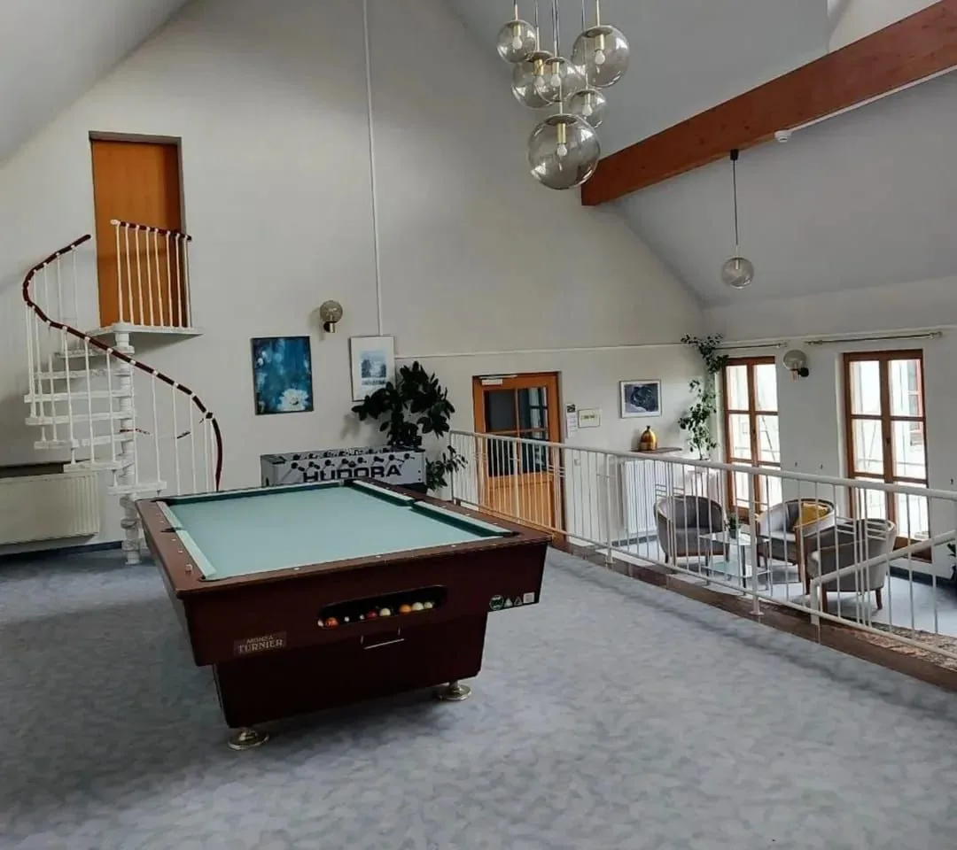 Billardtisch im Aufenthaltsbereich des Hotel zur Lichtenburg